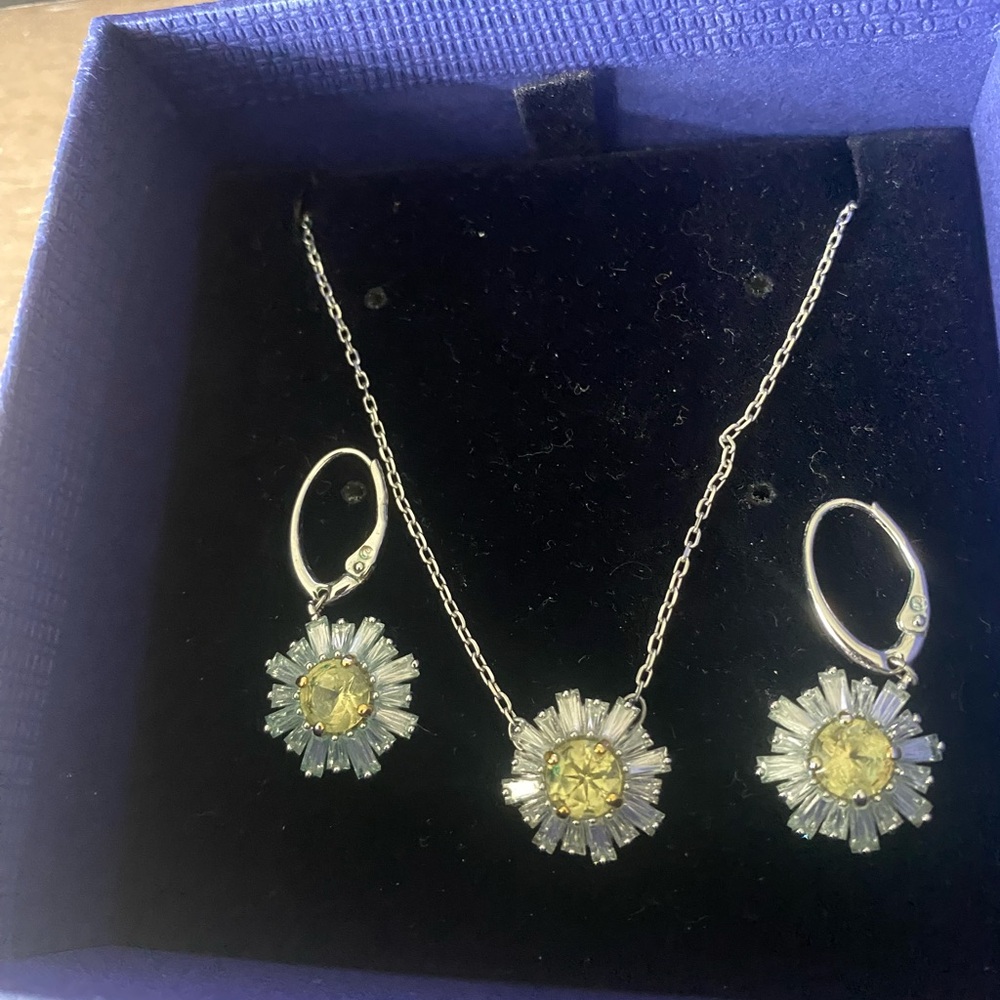 Elegant Silver and Yellow Jewelry Set